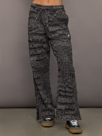 Model wears charcoal patterned sweatpants.