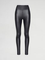 Regular Rise 7/8 Legging in Takara Shine - Black - Image 9