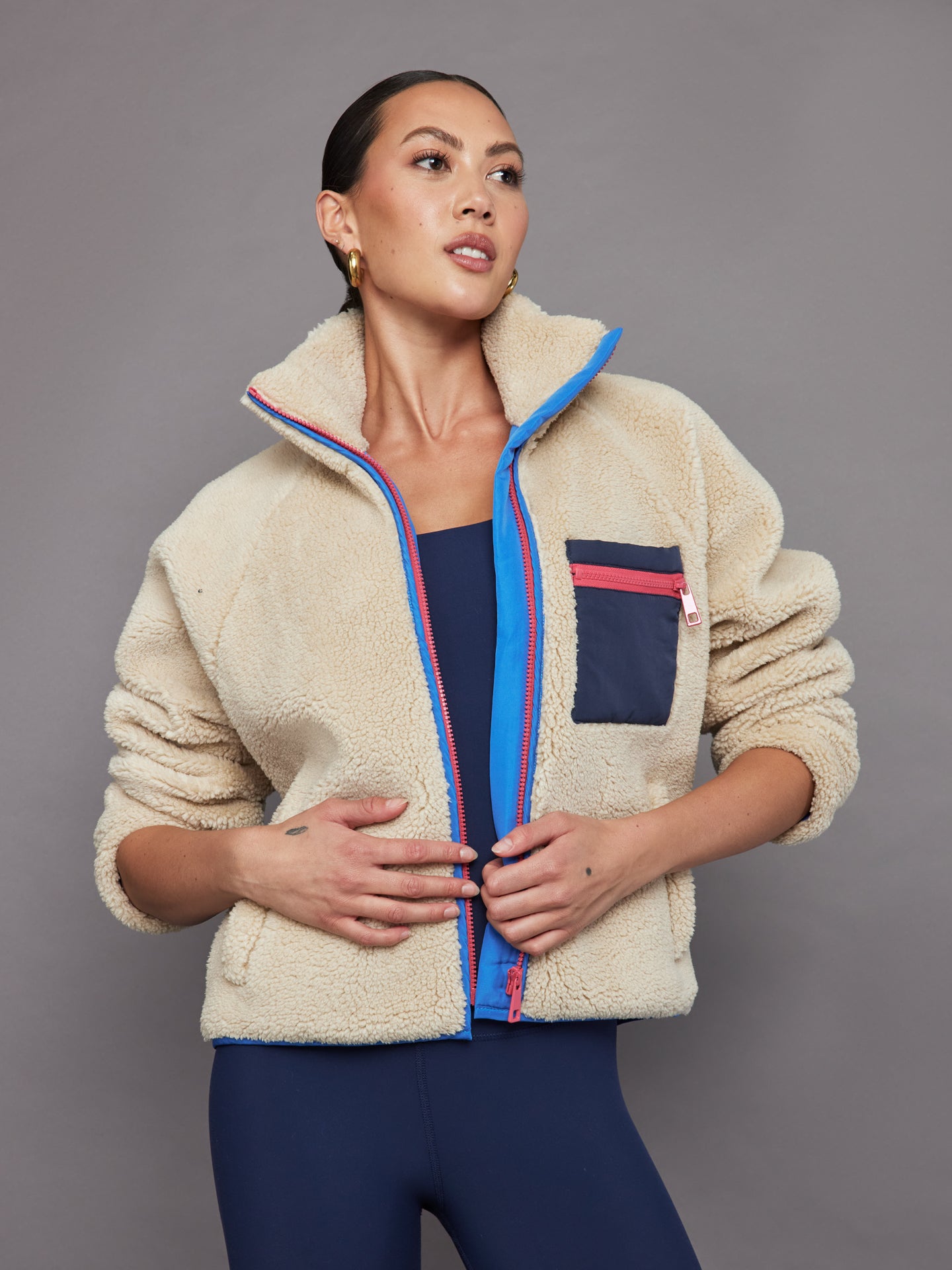 CARB-YD551-BLUE-24SS-Contrast-Fleece-Jacket-color-Brown-Rice-Navy-Blazer_18920 Contrast Sherpa Jacket - Brown Rice / Navy Blazer - Image 1
