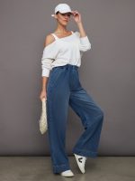 Off Shoulder Sweatshirt in French Terry - White - Image 10