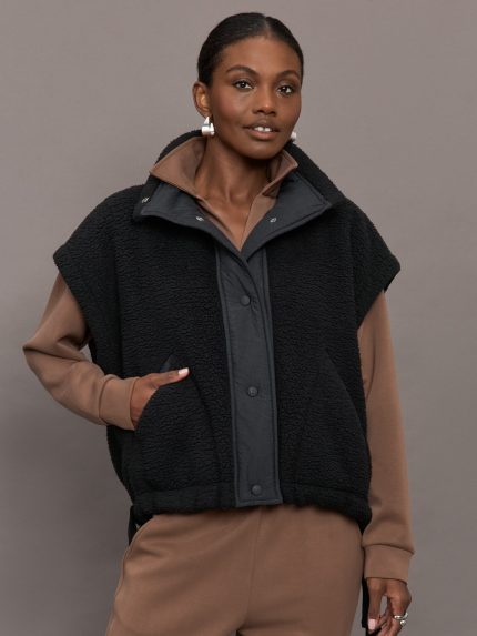 Scout it Out Fleece Vest - Black