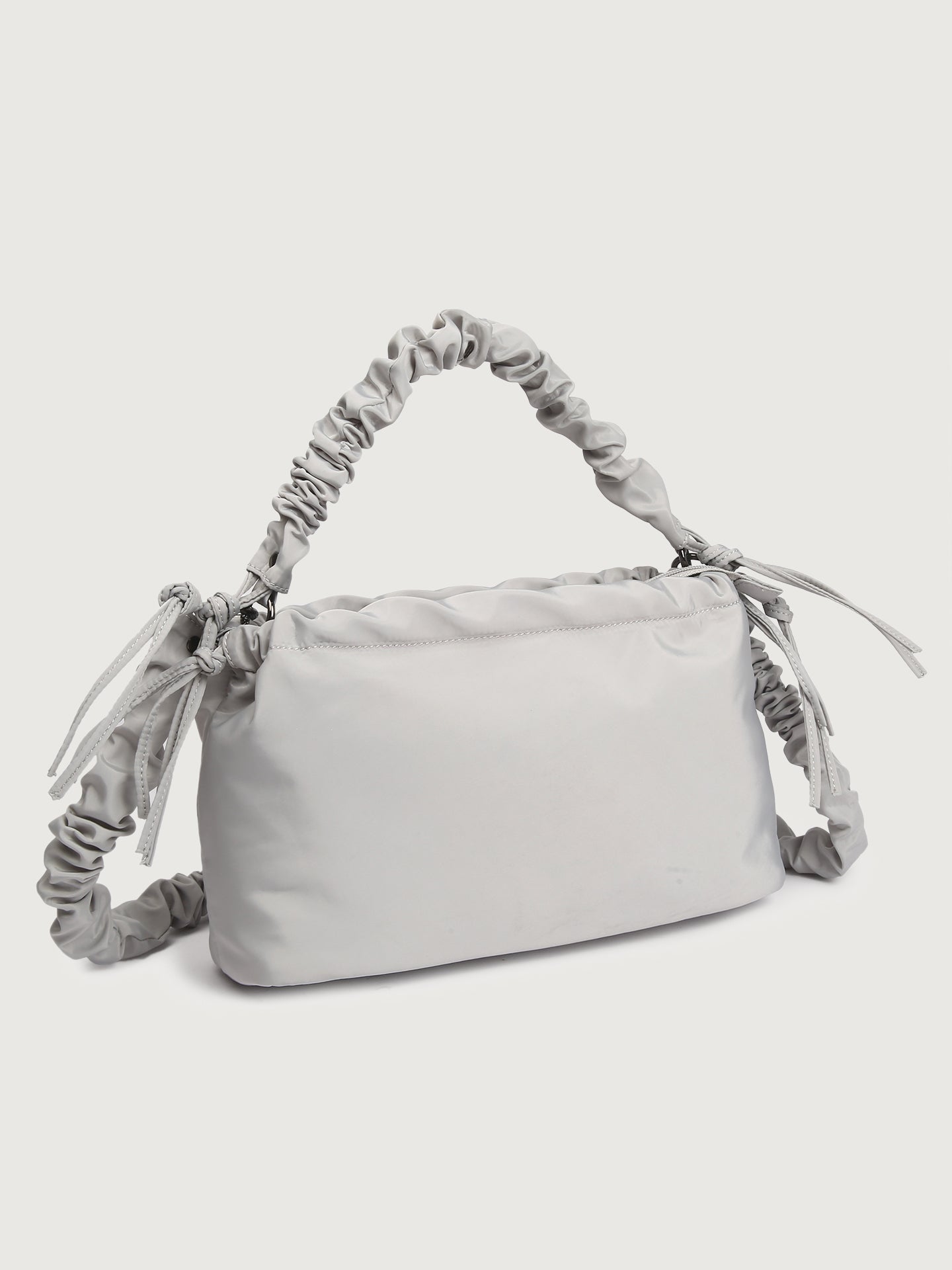 HVISK-2503-003-021500-GREYGRYDRK-Arcadia-color-Grey-Aura1-Edit Gray handbag with ruched handle on a light gray background
