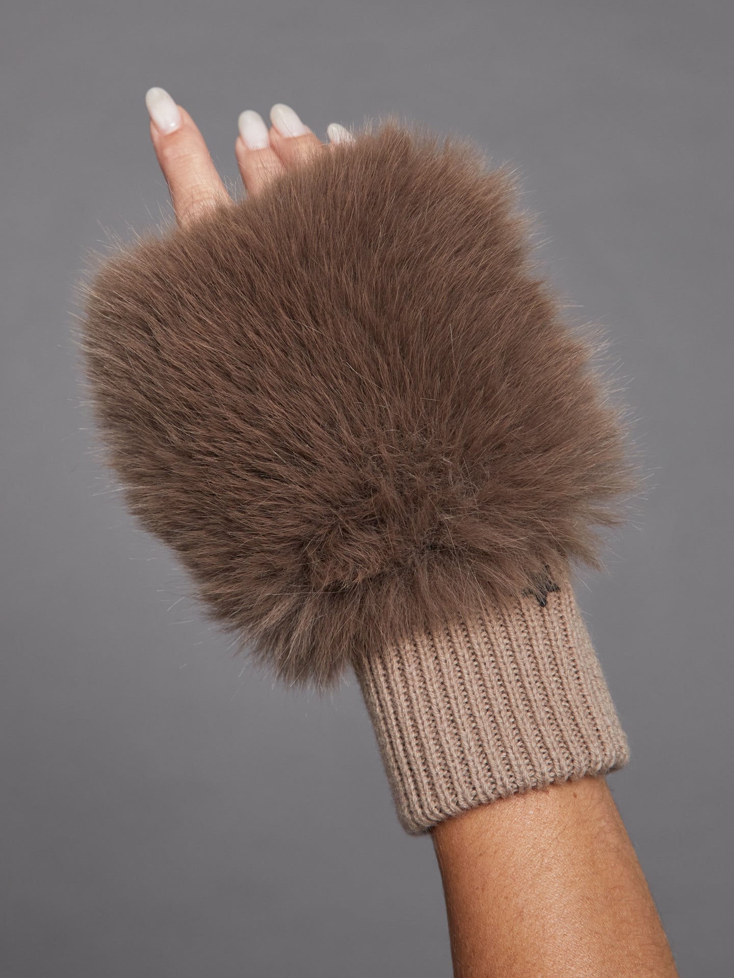 JOCE-JAF23033-BRWNBRWDRK-Faux-Fox-Knit-Mittens-color-Palomino_3870-Edit Faux Fox Knit Mittens - Palomino - Image 1
