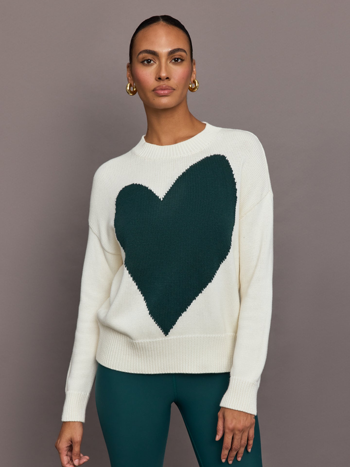 KRRNL-KR23-3265-IVRYGRNDRK-Benton-Sweater-Imperfect-Heart-color-Off-White-Emerald_0768-Edit Benton Sweater Imperfect Heart - Off White / Emerald - Image 1