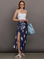 Roper Ikat Hear Sarong - Indigo - Image 2