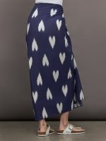 Roper Ikat Hear Sarong - Indigo - Image 4