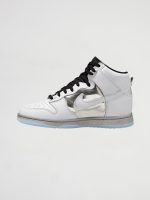 W NIKE DUNK HIGH SE - WHITE/WHITE-METALLIC SILVER-BLACK - Image 3