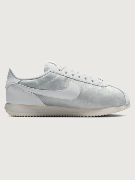 Light gray sneaker with a Nike logo on a white background