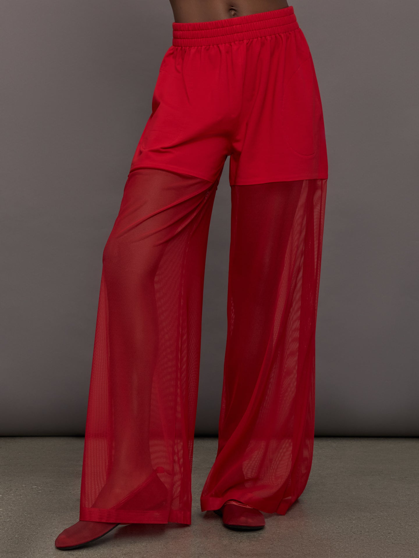 NORMA-ST2257TMO52946-REDREDDRK-Boyfriend-Elephant-Sweatpant-W-Mesh-color-Tiger-Red_27844-Edit Model wears the Boyfriend Elephant Sweatpants in Tiger Red, featuring a relaxed fit with oversized legs, mesh detailing, and an elastic waistband.