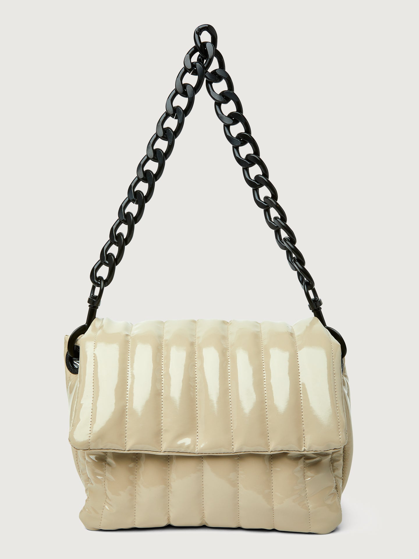 ROYL-F20322BLP-IVRYOFFWHI-Bar-Bag-color-Blonde-Patent-Blonde-Blond-Web-Black-Hardware7-Edit_1_382476ac-e7d8-4c15-9b00-52be81217ac2 Beige handbag with black handle on a light gray background