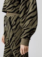 Bali Tiger Hyper Reality Knit Balloon Sleeve Crop Top - Army - Image 2