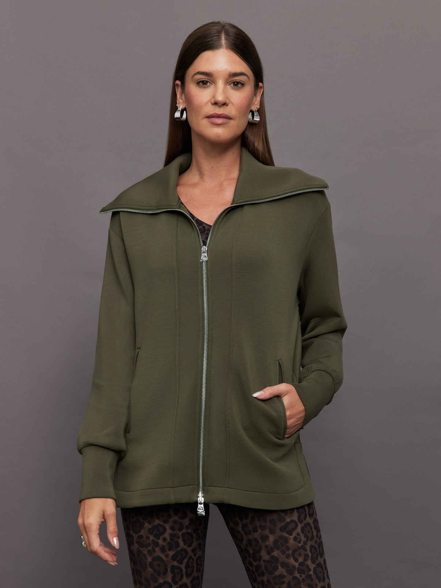 VARL-VAR01754-OLVEOLVMED-Raleigh-Zip-Through-Sweat-color-Olive-Night_4103-Edit Raleigh Zip Through Sweat - Olive Night - Image 1