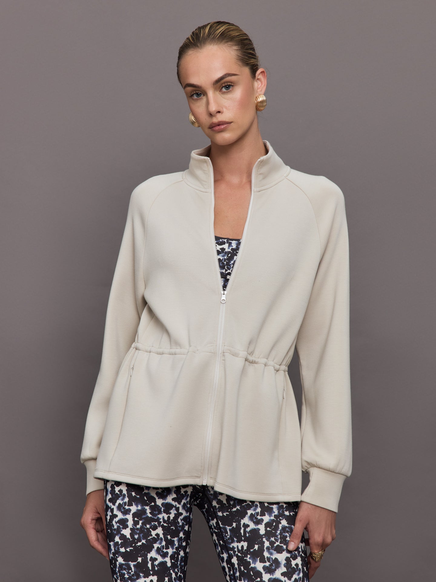 VARL-VAR02119-GREYOFFWHI-Ailsa-Zip-Through-Midlayer-color-Rainy-Day_4105-Edit Ailsa Zip Through Midlayer - Rainy Day - Image 1