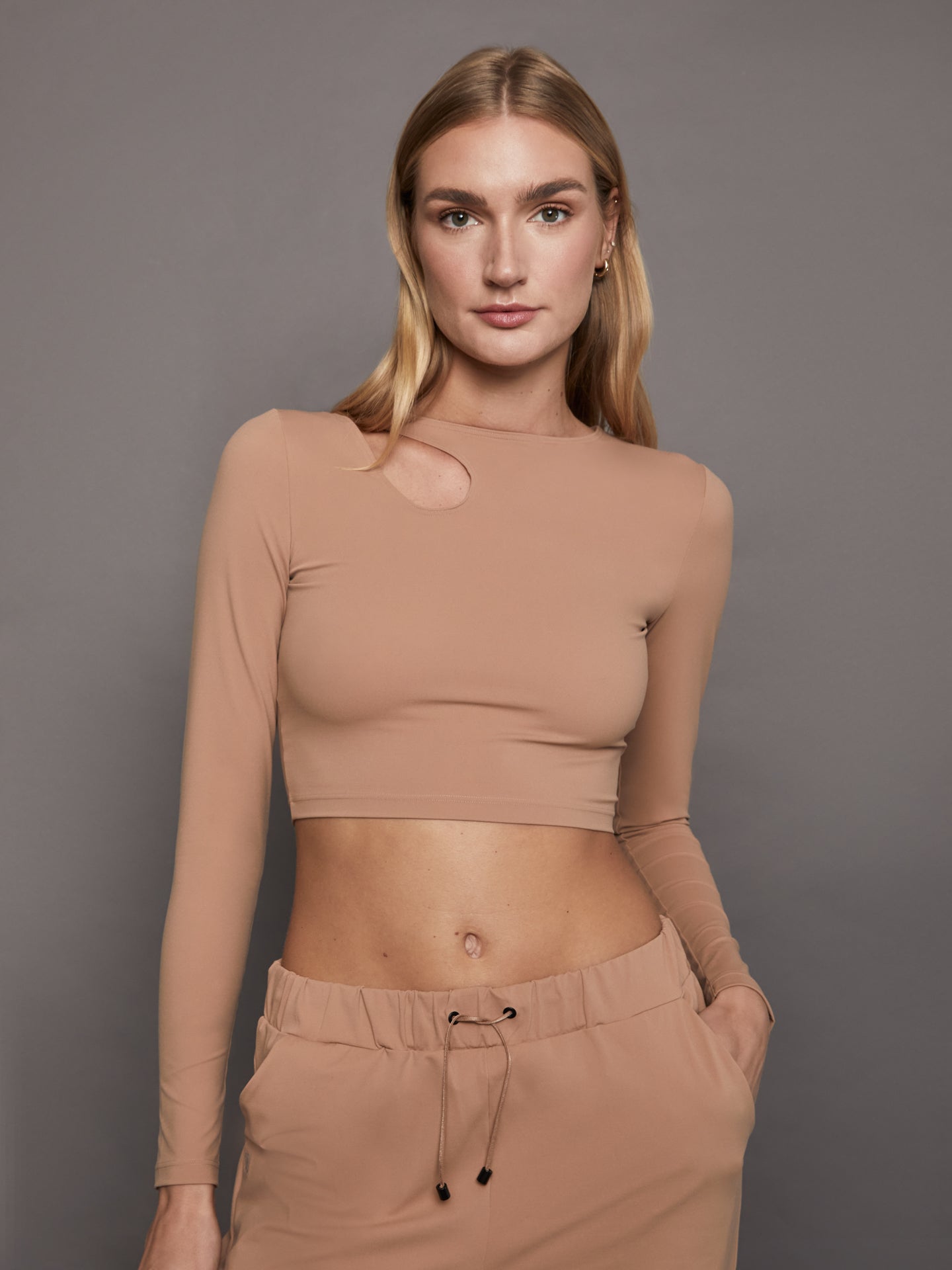 WOLF-53244-BRWNBRWLT-WARM-UP-TOP-LONG-SLEEVES-color-ALMOND_6371 WARM UP TOP LONG SLEEVES - ALMOND - Image 1