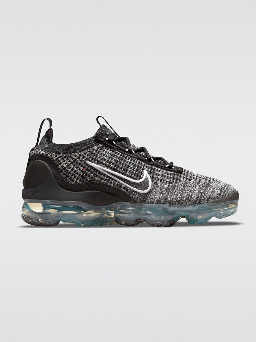 dh4088-003-phsrh000-2000_eb2d3f68-fe7c-4b99-803e-3bcc3af63e34 Air Vapormax 2021 Flyknit Sneaker - Black/Black-White-Metallic Silver - Image 1